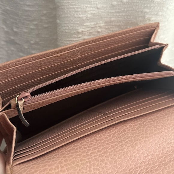 Gucci Marmont Bi fold light nude pink pebbled leather long wallet - Picture 11 of 16